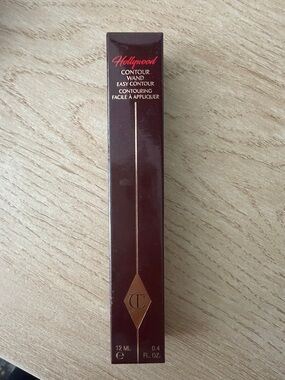 Charlotte Tilbury Hollywood Contour Wand - Deep Brown & Gold Packaging